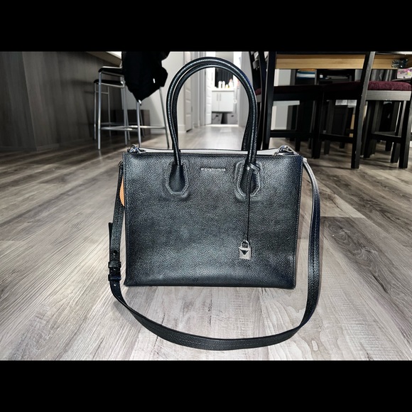 michael kors saffiano cross body bag. - Picture 1 of 5